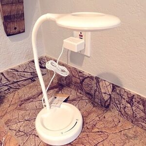 𝅺contemporary White Desk Lamp